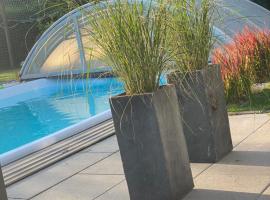 Pool & Lake Holiday Home，位于马克莱贝格的酒店