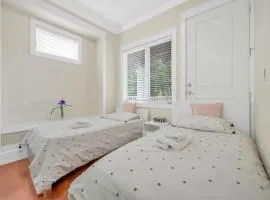 Luxurious Getaway in Vancouver-Private room with attached bathroom