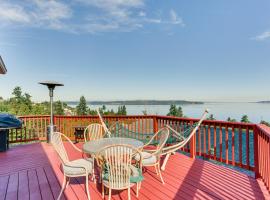Federal Way Vacation Rental Bay and Mountain Views!，位于费德勒尔韦的酒店