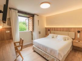 Hotel BESTPRICE Santillana，位于桑提亚纳德玛的酒店