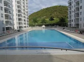 Espléndido y Fantástico Apartamento en Girardot. 4 Piscinas, WiFi, Parque infantil, Parqueadero privado.