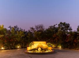 Vanaashrya Resort and Spa Sariska，位于Tehla的家庭/亲子酒店