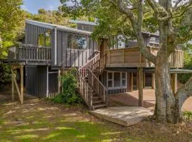 Paku View Retreat - Tairua Holiday Home