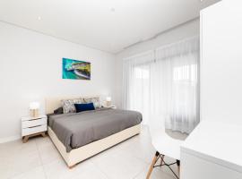 Modern 2 bedroom apartment - Soleia 2 Apartment A9，位于佩雷贝勒的海滩短租房