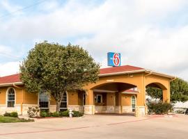 Motel 6 Alvarado TX，位于Alvarado的酒店