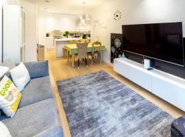 Modern and Bright Ealing Common Duplex，位于伦敦伊灵公园附近的酒店