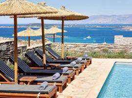 Platinum Paros Villa - Villa Azure - 5 Bedrooms - Sea Views & Private Pool - Naoussa，位于Kolympithres的酒店