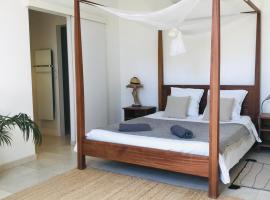 ferme st pierre 2 suites avec repas, piscine, clim, cheminée ou baignoire spa，位于沙伯伊的酒店