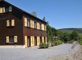 Holiday home with a panoramic view of the Ourthe on a quietly located property，位于拉罗什-阿登的木屋