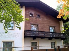 Pleasant Holiday Home in L ngenfeld with Balcony，位于朗根费尔德的酒店