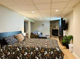 Campu’s Basement Studio w/ private entrance