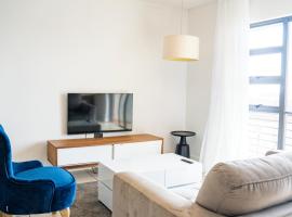 Lush Studio Apartment with Back-Up Power.，位于Sandton的度假短租房