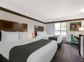 Stoke Hotel SureStay Collection by Best Western，位于雷夫尔斯托克The Enchanted Forest Revelstoke附近的酒店