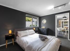 Sunshine Cottage in Prime Mornington Location，位于莫宁顿的酒店