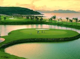 Moon Villa C27 Tam Đảo Golf & Resort Biệt thự 7 phòng ngủ rộng 1300m2 trong sân Golf Tam Đảo，位于三岛县的酒店