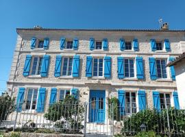 Jolie charentaise dans la campagne de saintonge，位于Saint-Mandé-sur-Brédoire的酒店