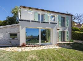 La Casa del Sasso，位于锡罗洛的带停车场的酒店