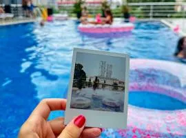 New Wave Hotel