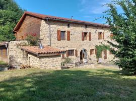 Grange De Sagne maison et table d hôtes avec dîner sur réservation，位于Saint-Jean-Roure的酒店