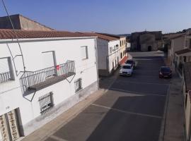 Hostal Extrelucía，位于Calzadilla的酒店