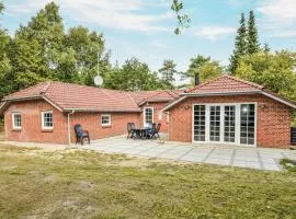 4 Bedroom Pet Friendly Home In Blvand