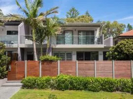 Clifftop on Cowlishaw - A Redhead Beach Retreat