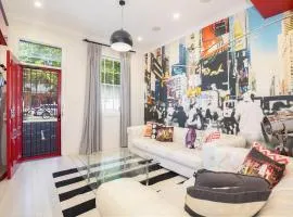 Times Square Terrace - Vibrant Charm in Newy's Heart