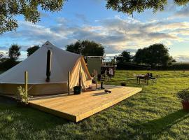Luxury secluded Glamping in County Down，位于Struell的家庭/亲子酒店