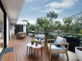 Expansive Beachside Luxury at Roman On Reeves，位于布莱尔高里的酒店