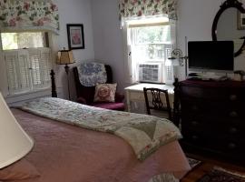 Eastgate Inn B&B，位于莱诺克斯的酒店