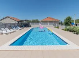 Spacious villa for 10 with a big private pool