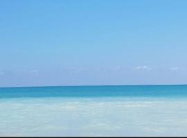 Apartamento junto al mar con WiFi y piscina，位于萨贡托的酒店