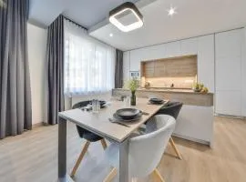 Chalupku - Luxurious apartment 70m2 in direct centrum with parking included, Air-conditioned, balcony, quiet sleep, best in town