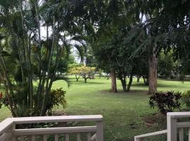 威美亚种植园别墅海岸酒店&度假村，位于Waimea阿瓦瓦普伊路径起点附近的酒店
