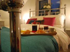 Stylish-Stays Covert Cottage, Fleet Stylish Cottage, Parking, Patio, Dog Friendly, EV，位于弗利特的酒店