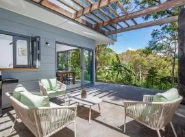 Beach Meets Bush at Expansive Treetop Oasis