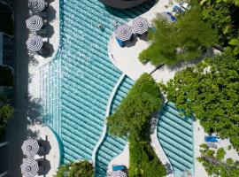 The Royal Paradise Hotel & Spa - SHA Extra Plus，位于芭东海滩的酒店
