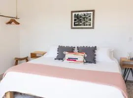 King Bed, Air Conditioning, Pool, Fast Wifi - Luna at Casa Calavera