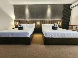 Private Room in M Stay Hotel - Inside Clark, near Midori, Swissotel, and Marriott，位于Dolores的酒店