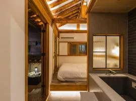 Luxury hanok with private bathtub - Dongyoungjae annex