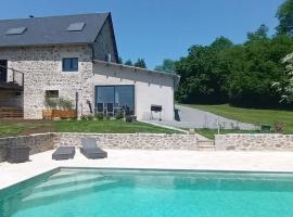 Appartement au sud de la Creuse avec piscine，位于Sarsoux的低价酒店