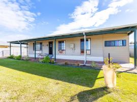 Cables Beach House Lancelin，位于兰斯林的海滩短租房