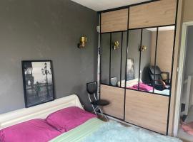 Agréables chambres dans maison suspendue，位于圣艾蒂安的酒店