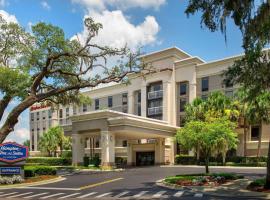 Hampton Inn & Suites at Lake Mary Colonial Townpark，位于玛丽湖的酒店