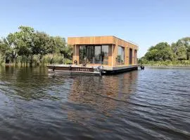 Surla houseboat "Nevel" in nature near Noordwijk with free tender