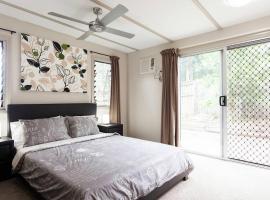 Modern & Cosy Granny Flat in Cairns-WiFi included，位于艾吉希尔的酒店
