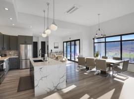 CR 1592 -- Contemporary Luxury - Pool-Spa - Scenic Golf Views，位于哈里肯的酒店