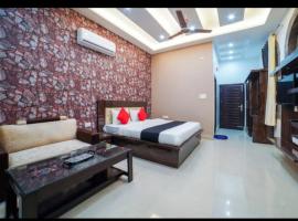 Oyo Hotel Corinthians，位于鲁德拉普尔的酒店