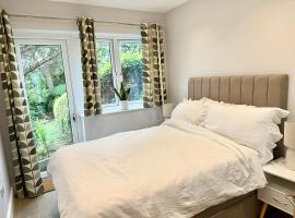 Little Vine - Beautiful Ground floor flat in South London，位于萨顿的酒店