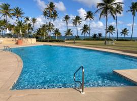 BEACH ACCESS + 3 Pools + OCEAN VIEWS - 2BR In Palmas - Sleeps 7，位于乌马考的公寓